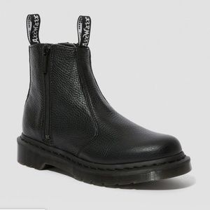 Dr. Marten, Aunt Sally Chelsea boots